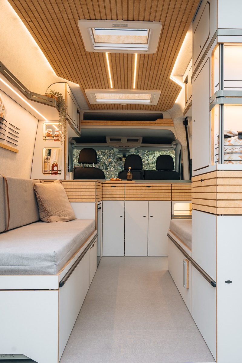 VANING Camper Van Konzept Crafter 2P Reisemobil Wohnmobil Holz Bett Schrank Küche SCA VANING Camper Van Konzept Crafter 2P Reisemobil Wohnmobil Holz Bett Schrank Küche SCA