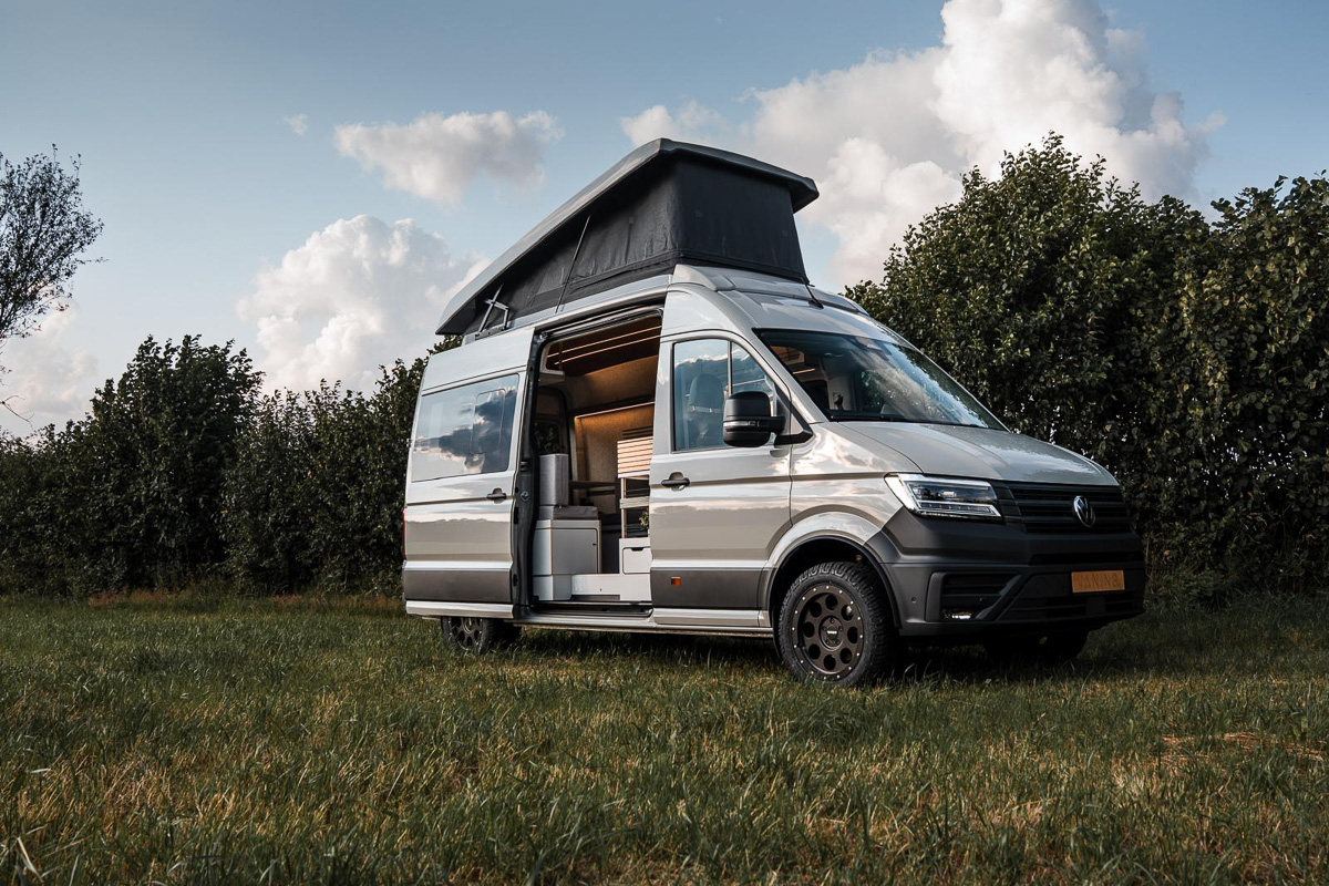 VANING Camper Van Konzept Crafter 2P Reisemobil Wohnmobil Holz Bett Schrank Küche SCA VANING Camper Van Konzept Crafter 2P Reisemobil Wohnmobil Holz Bett Schrank Küche SCA